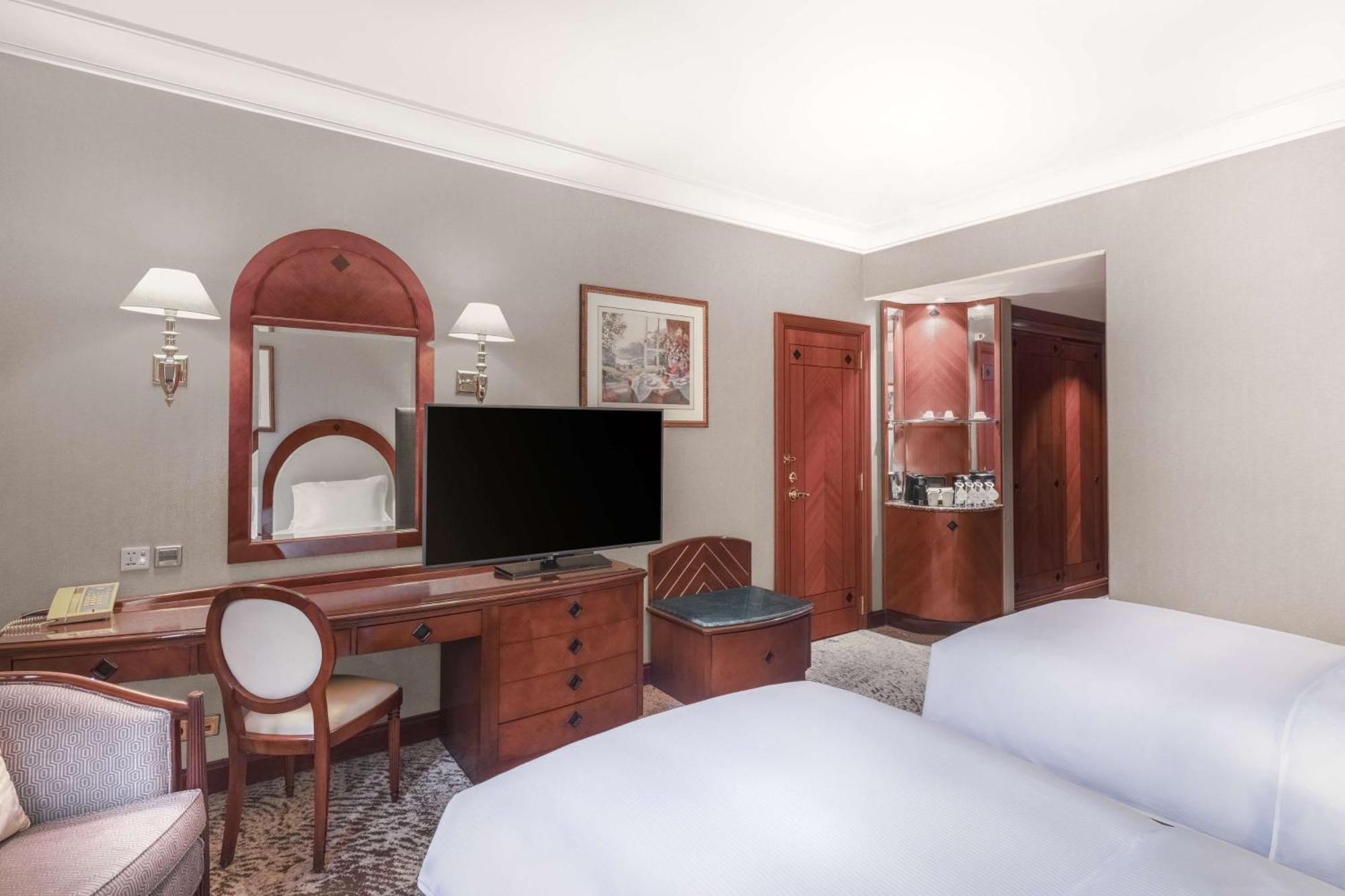 المدينة هيلتون 5*